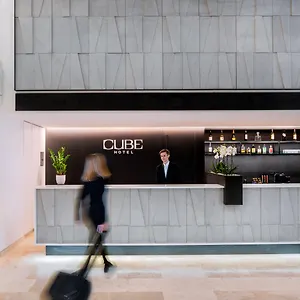 Cube فندق